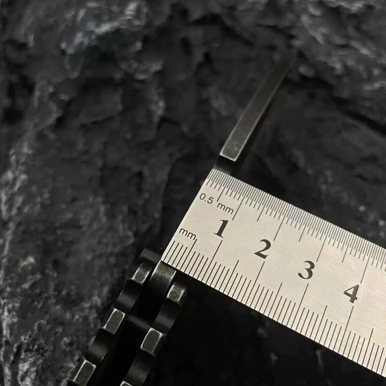 ARMORED - D2 FOLDING EDC - Image 9